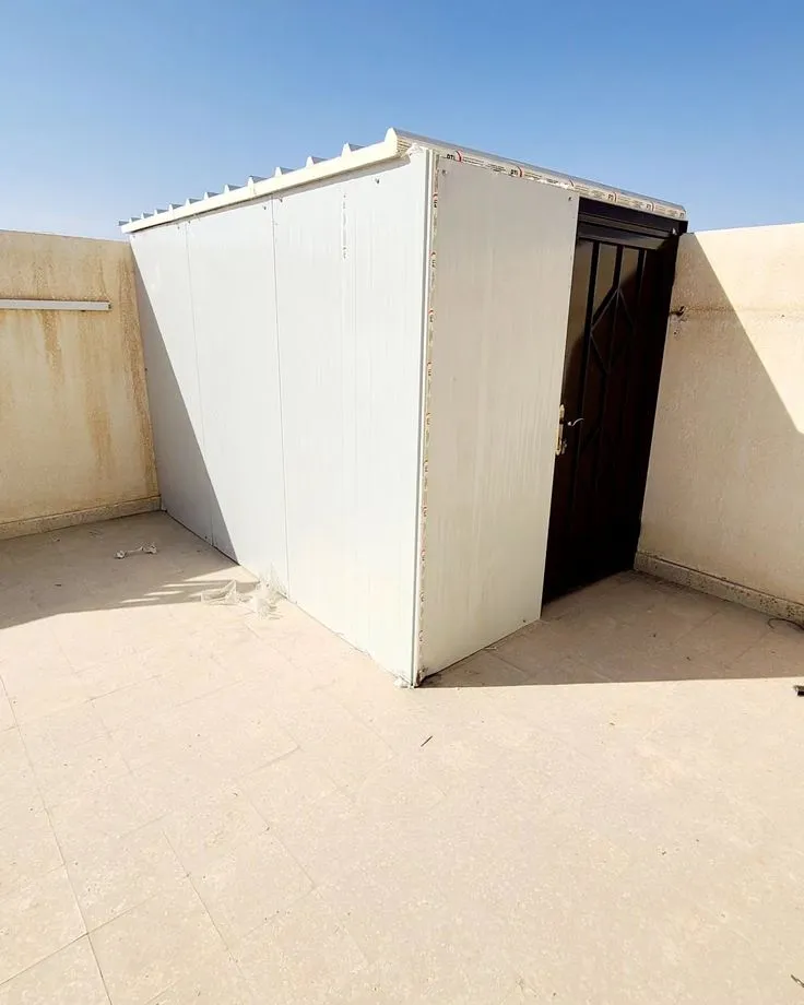 تركيب غرف وملاحق ساندوتش بنل تغطية جوانب أسمنت بورد وجبس بورد